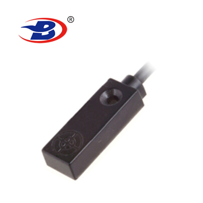 方型香蕉视频污版E10